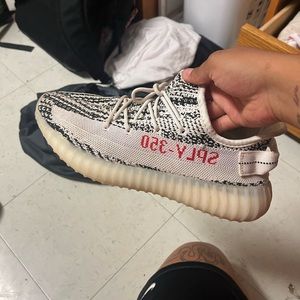 Yeezy 350 zebra